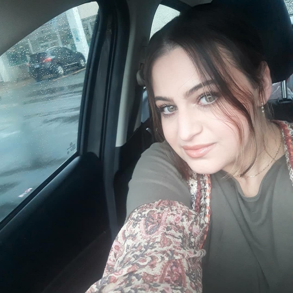 Meet your Posher, Carly - Picture 9 of 16